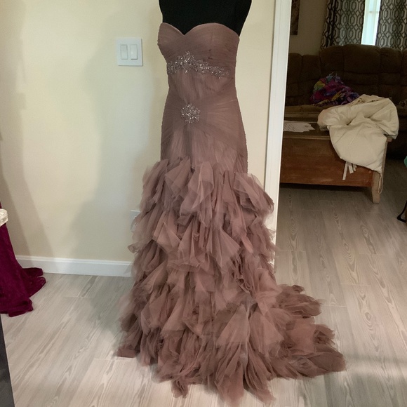 Ruffles and ruching with slight train. - Picture 3 of 12